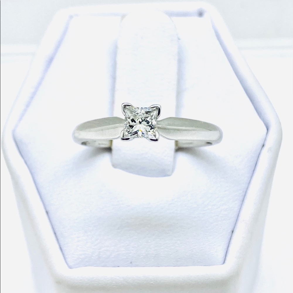 14k white gold diamond solitaire ring